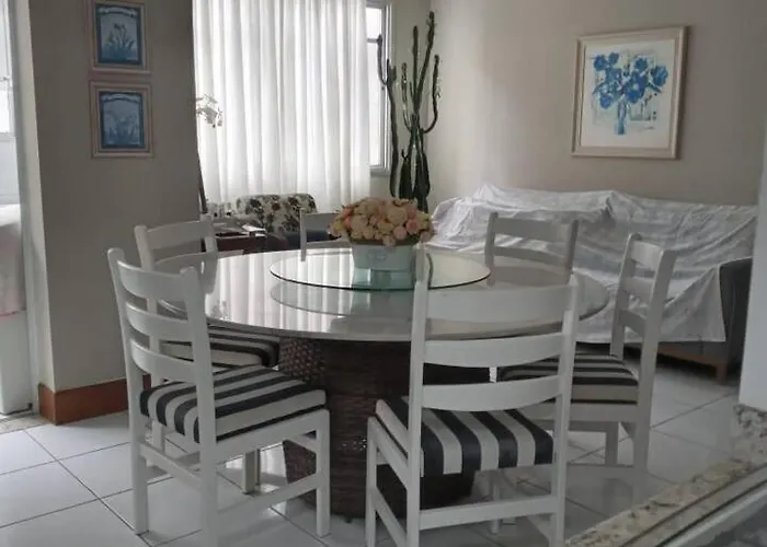 Apartamento completo na calçada da praia Guarujá